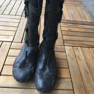 Vintage Puma boots! Great condition.  Black Size 7